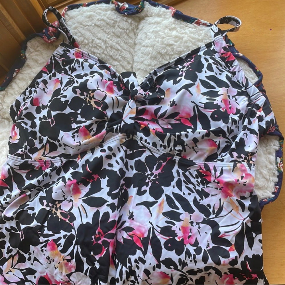 Swimsuits for All Women’s Plus Size Tie Front Underwire Tankini Top